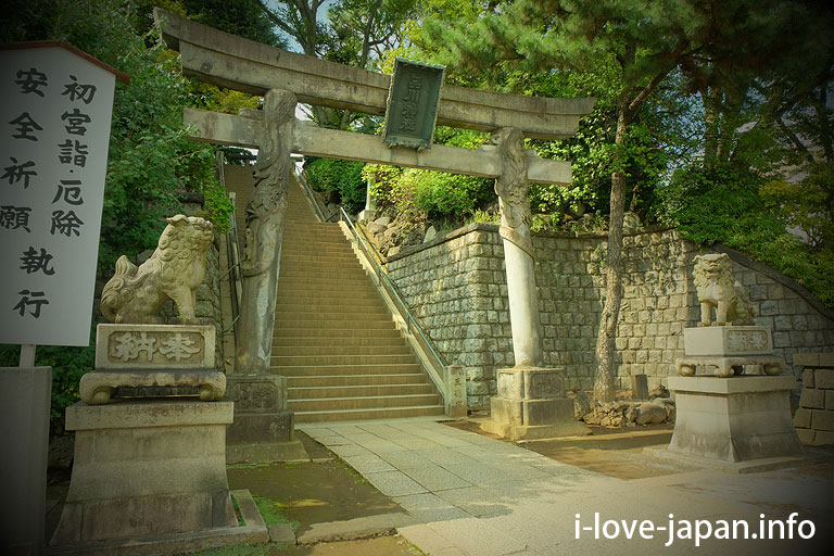 Torii gate with Dragonsat Shinagawa shrine(Shinagawa-ku,Tokyo)