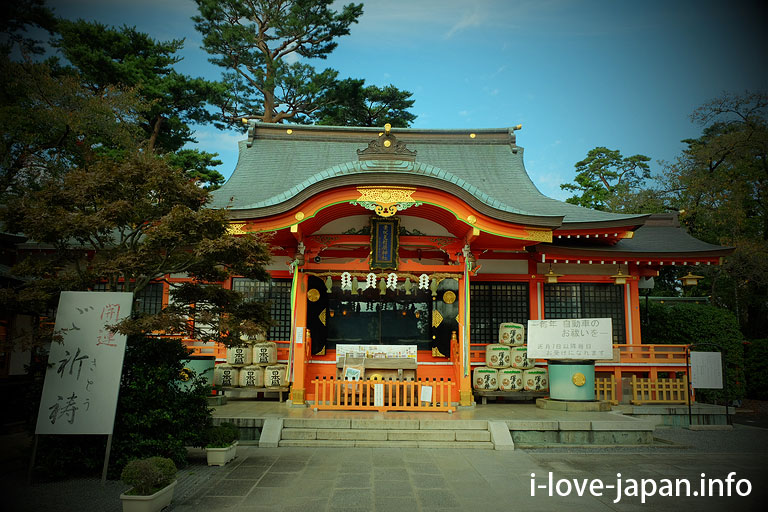 Worship "Otuka" at Higashisen-Inari-Shrine(Nishitokyo-shi, Tokyo)
