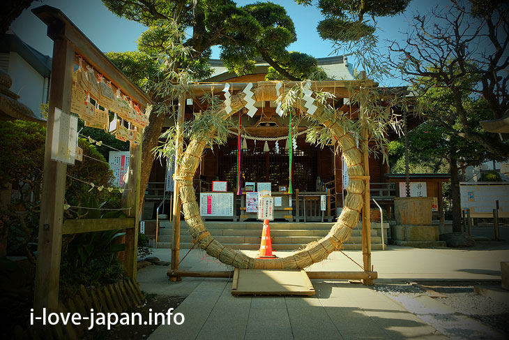 First, Visit the main hall of "Hatomori Hachiman Jinjya Shrine"