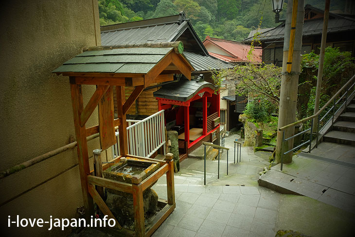 Nostalgic hot-spring town! Tuetate Onsen