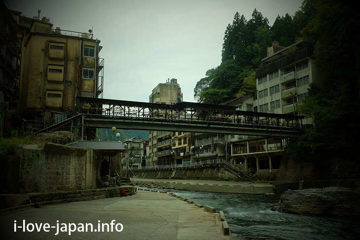 Nostalgic hot-spring town! Tsuetate Onsen