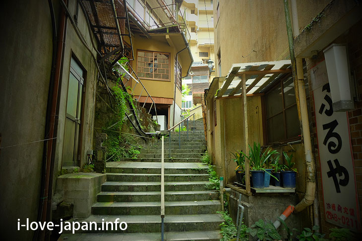 Nostalgic hot-spring town! Tsuetate Onsen