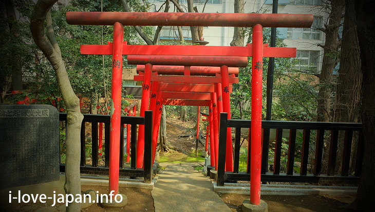 Ikou-Inari-dou(Toshima-ku,Tokyo)Sanctuary 8 minutes on foot from Ikebukuro station