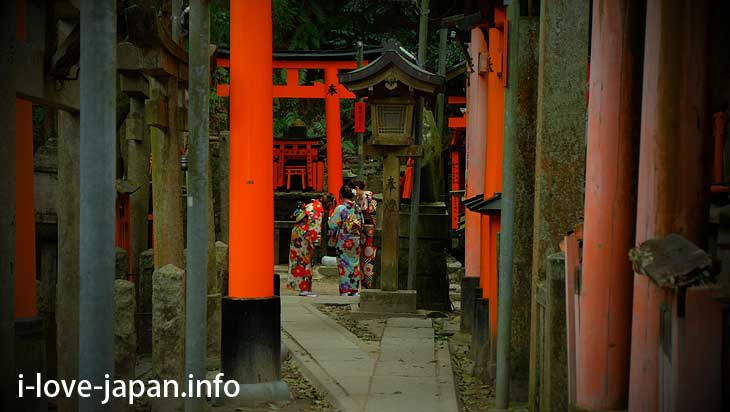 There are many "Otuka" beside the approach path@Fushimi Inari Taisha(Shrine)