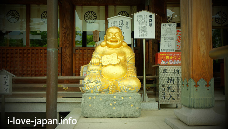 There was a lot of Gods in “Tamura Shrine” between Takamatsu Airport and Takamatsu station(Kagawa)