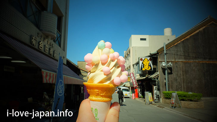 Eat a Kagawa sweet "Oiri Soft Cream" in Monzen-cho town