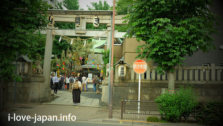 When the opening of a Mt Fuji to climbers, I climbed "Shimoya Sakamoto Fuji" in Ono Terysaki Shrine(Titou-ku,Tokyo)