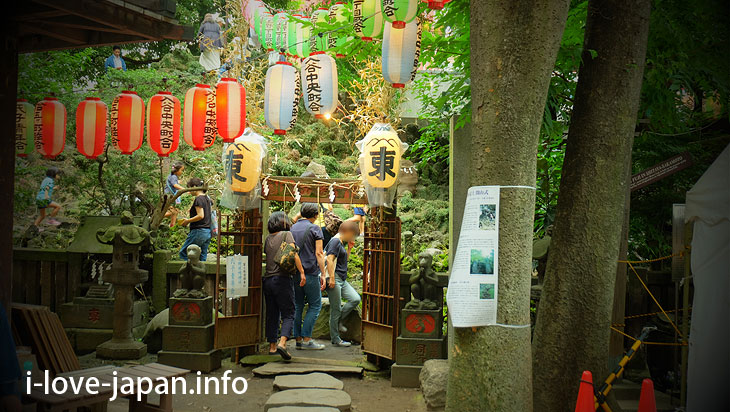 When the opening of a Mt Fuji to climbers, I climbed "Shimoya Sakamoto Fuji" in Ono Terysaki Shrine(Titou-ku,Tokyo)