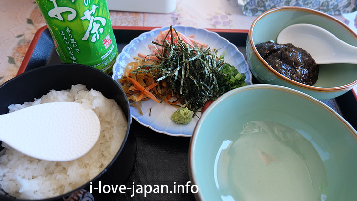 I ate "boiled rice in cold soup with Mozuku(seaweed)" at Misaki near Akazaki Coast in Yoron Island
