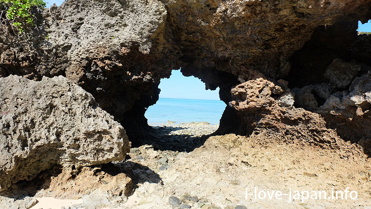 Must-see Strange rock favorite! Beach ring in Yoron Island